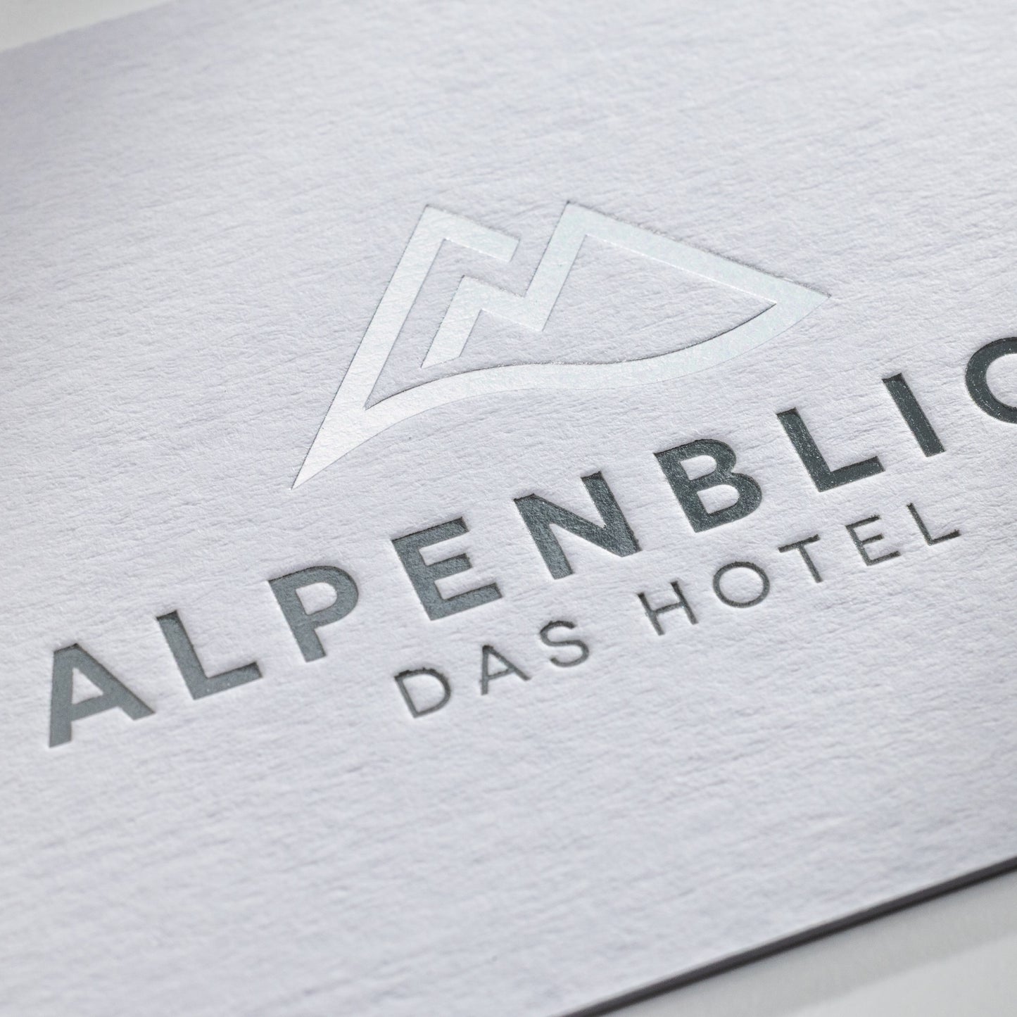 Colorplan Visitenkarte mit Heißfolienprägung: Beispiel ALPENBLICK