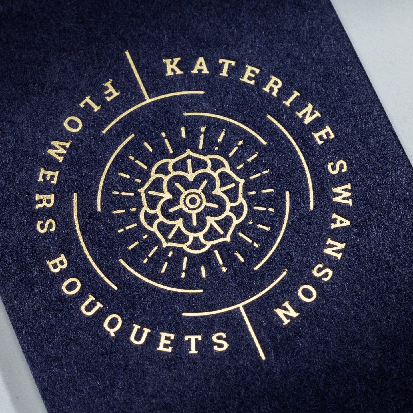 Gmund Cotton Visitenkarten mit Heißfolienprägung: Beispiel KATERINE SWANSON