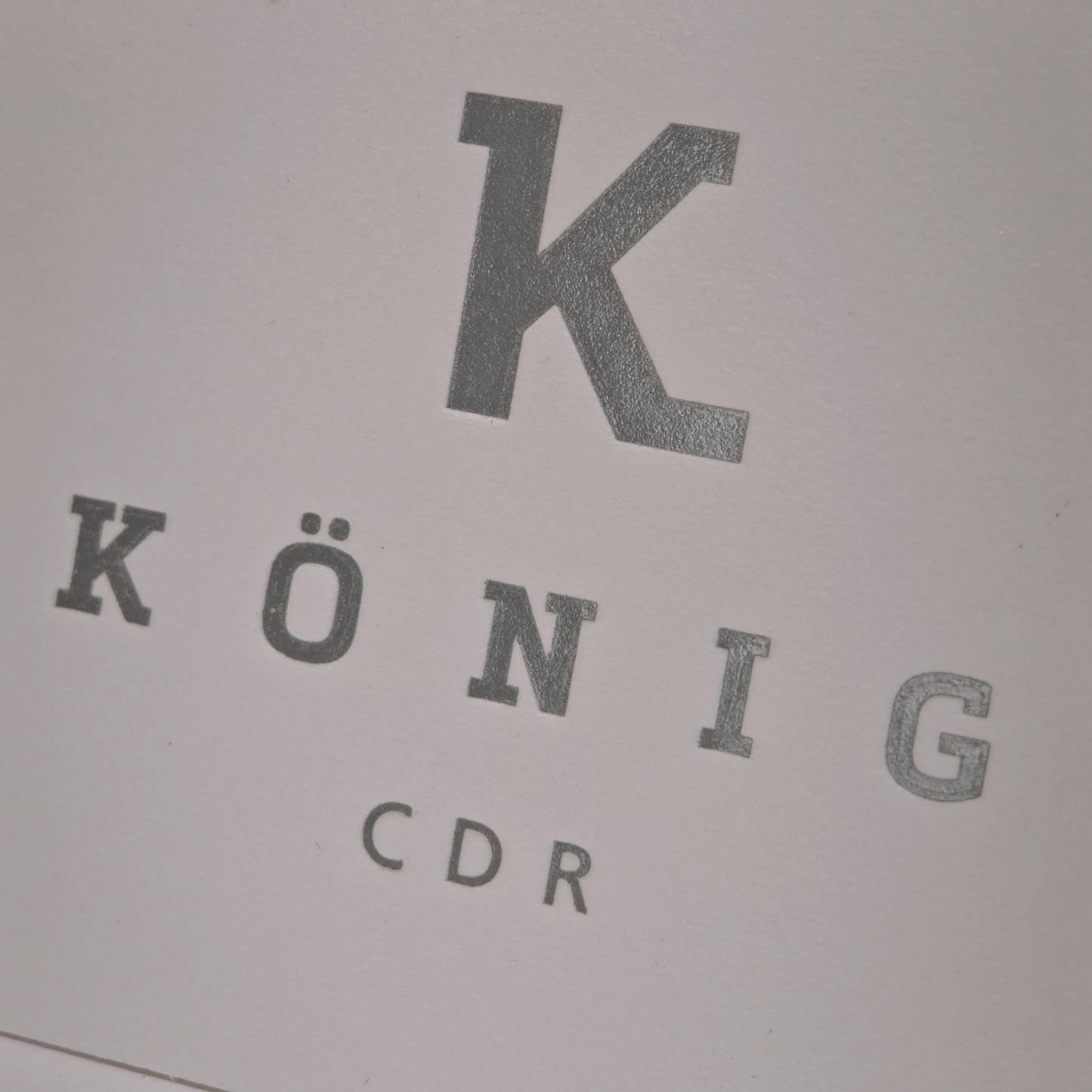 Gmund Cotton Visitenkarten mit Heißfolienprägung: Beispiel KÖNIG CDR - 2