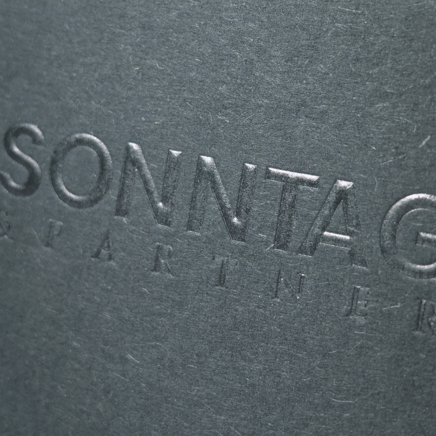 Colorplan Visitenkarten mit Reliefprägung: Beispiel SONNTAG UND PARTNER