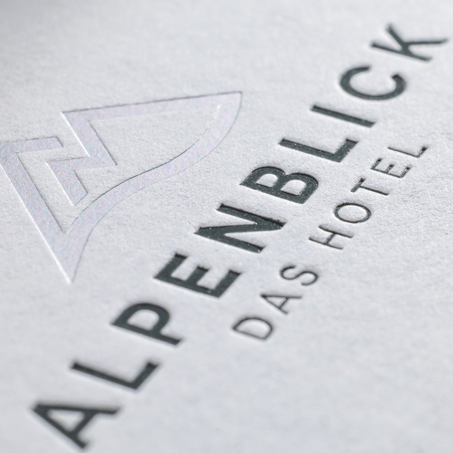 Colorplan Visitenkarte mit Heißfolienprägung: Beispiel ALPENBLICK