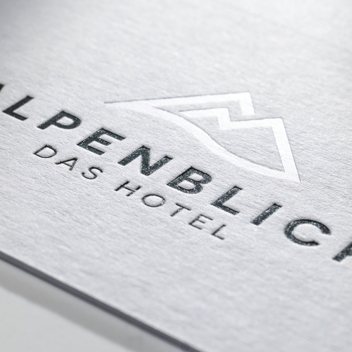 Colorplan Visitenkarte mit Heißfolienprägung: Beispiel ALPENBLICK