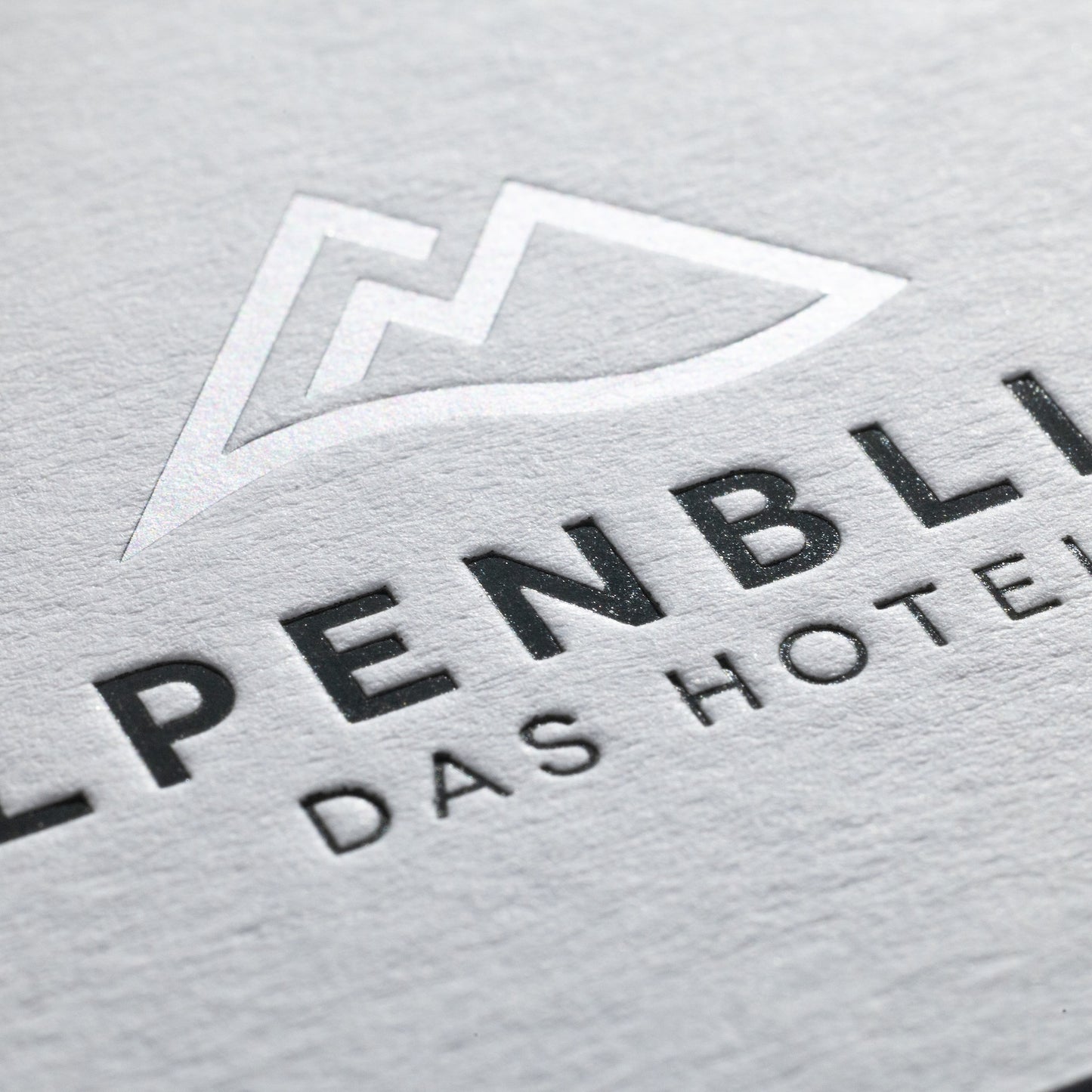 Colorplan Visitenkarte mit Heißfolienprägung: Beispiel ALPENBLICK