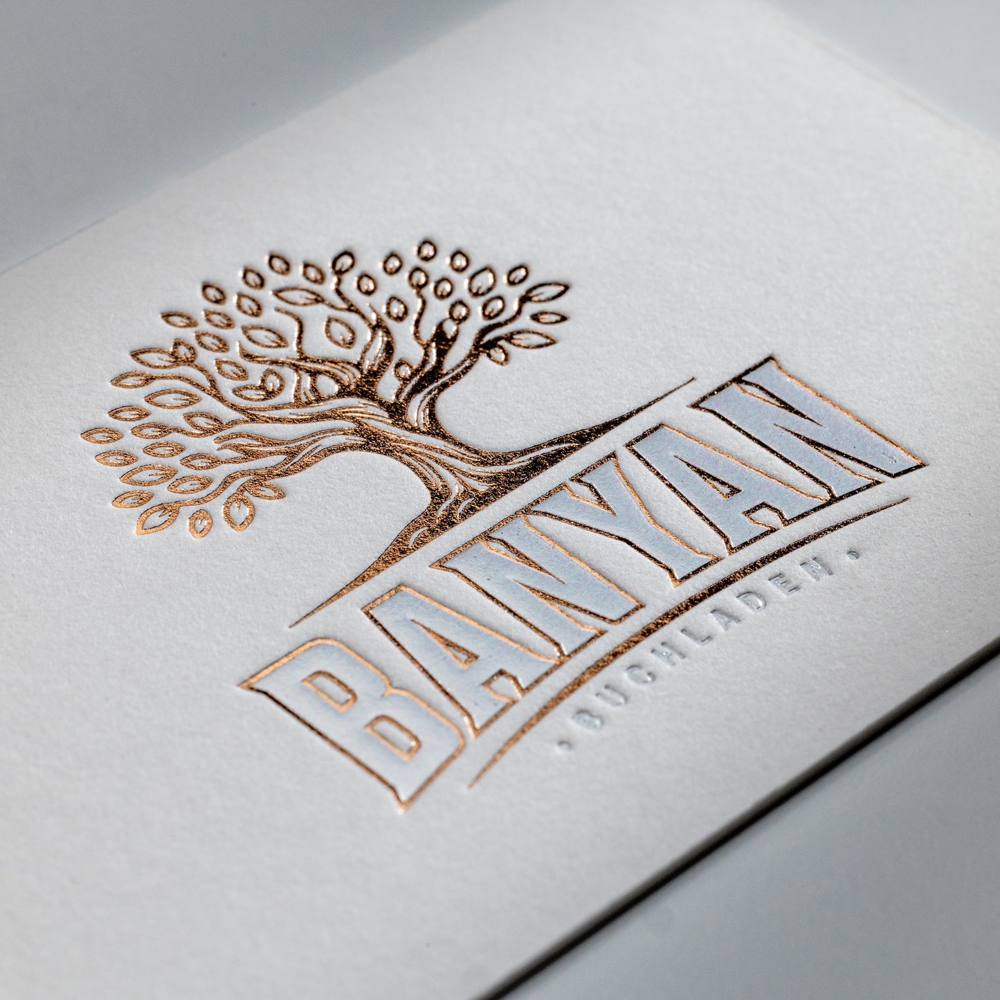 GMUND Cotton Visitenkarte mit Heißfolienprägung: Beispiel BANYAN