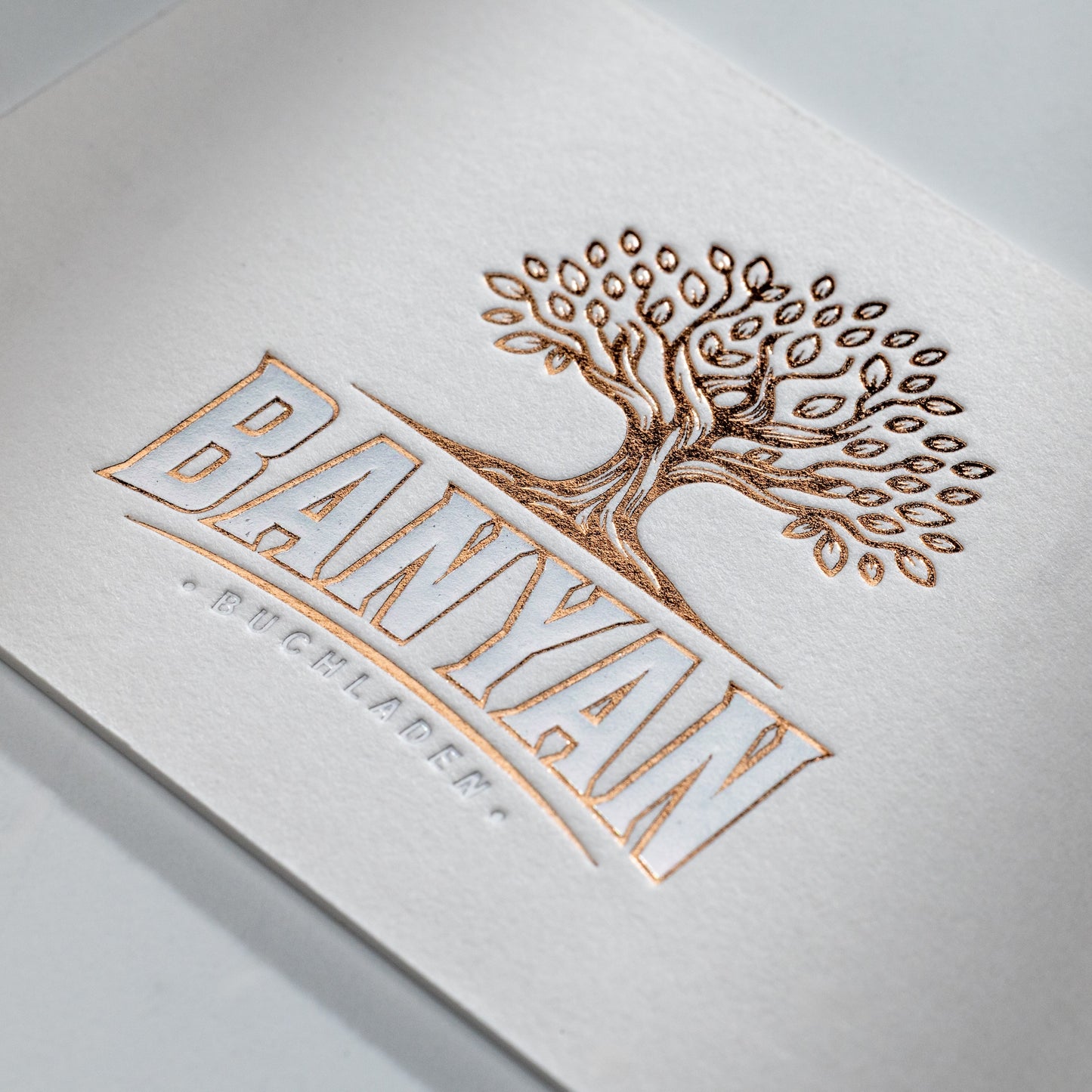 GMUND Cotton Visitenkarte mit Heißfolienprägung: Beispiel BANYAN