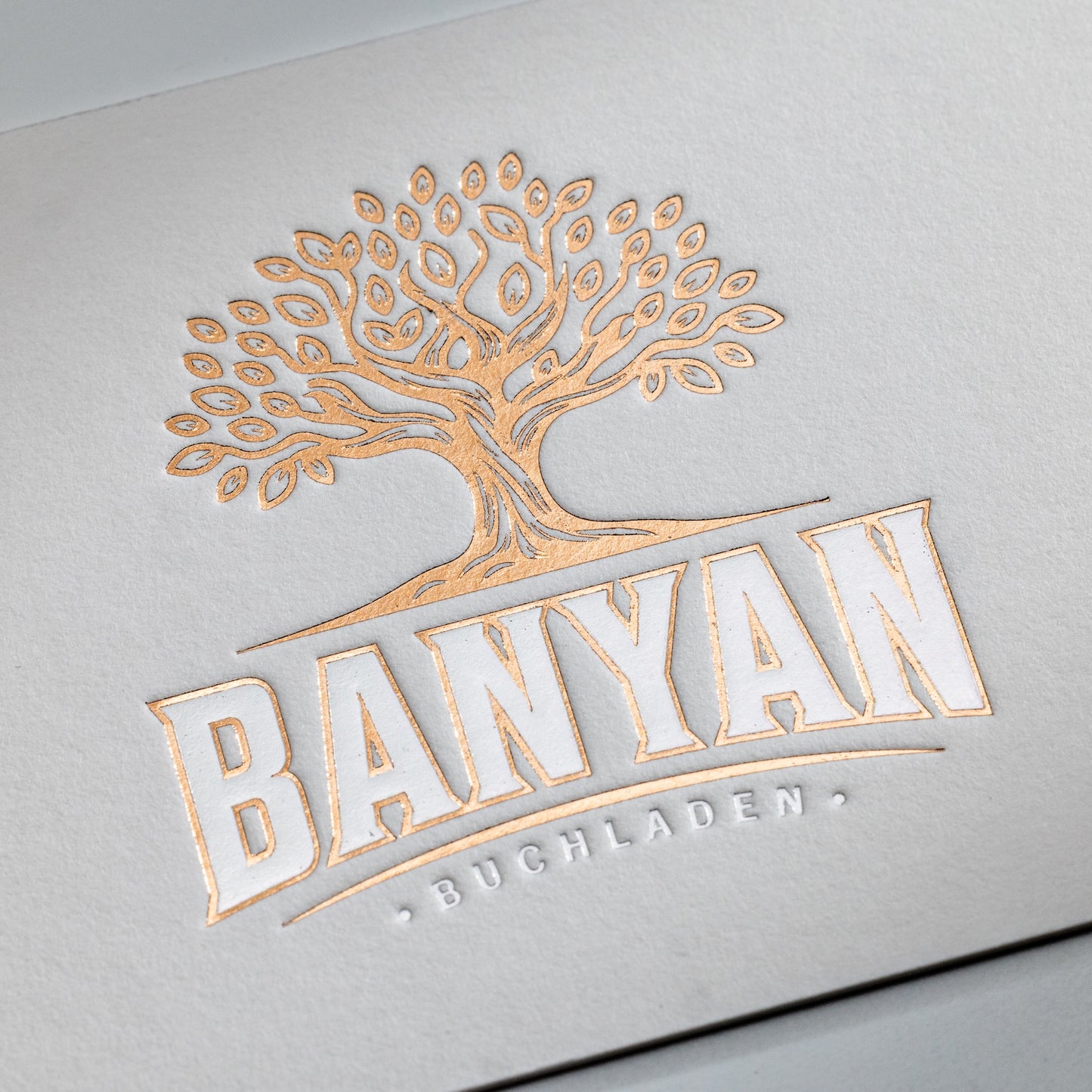 GMUND Cotton Visitenkarte mit Heißfolienprägung: Beispiel BANYAN