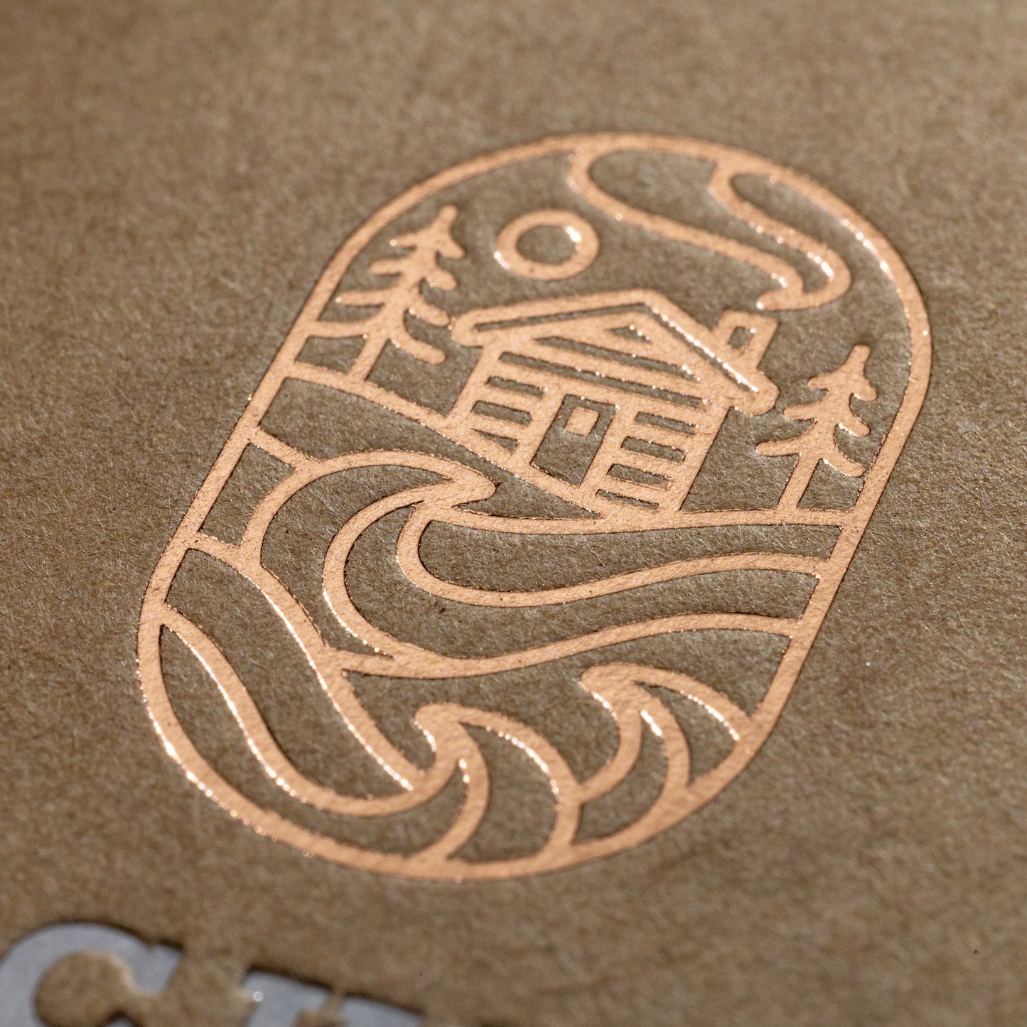 Visitenkarten auf Kraftkarton mit zweifarbiger Heißfolienprägung: Beispiel BLOCKHAUS