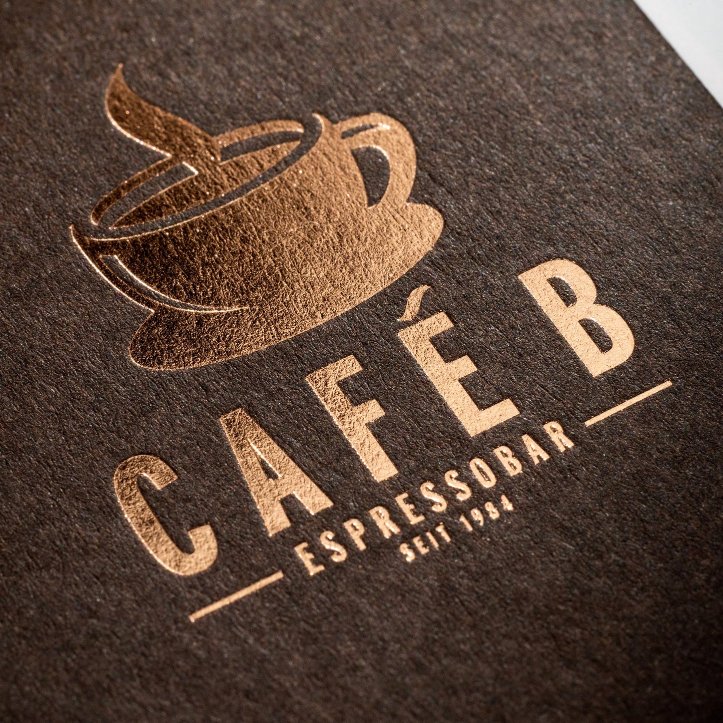 Visitenkarte mit Heißfolienprägung in kupfer Beispiel CAFE #