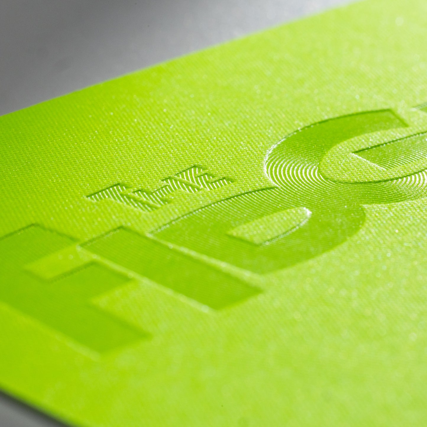 Visitenkarte auf Gmund Nuclear Acid mit geprägter Struktur: Beispiel THE FIDGET - 2