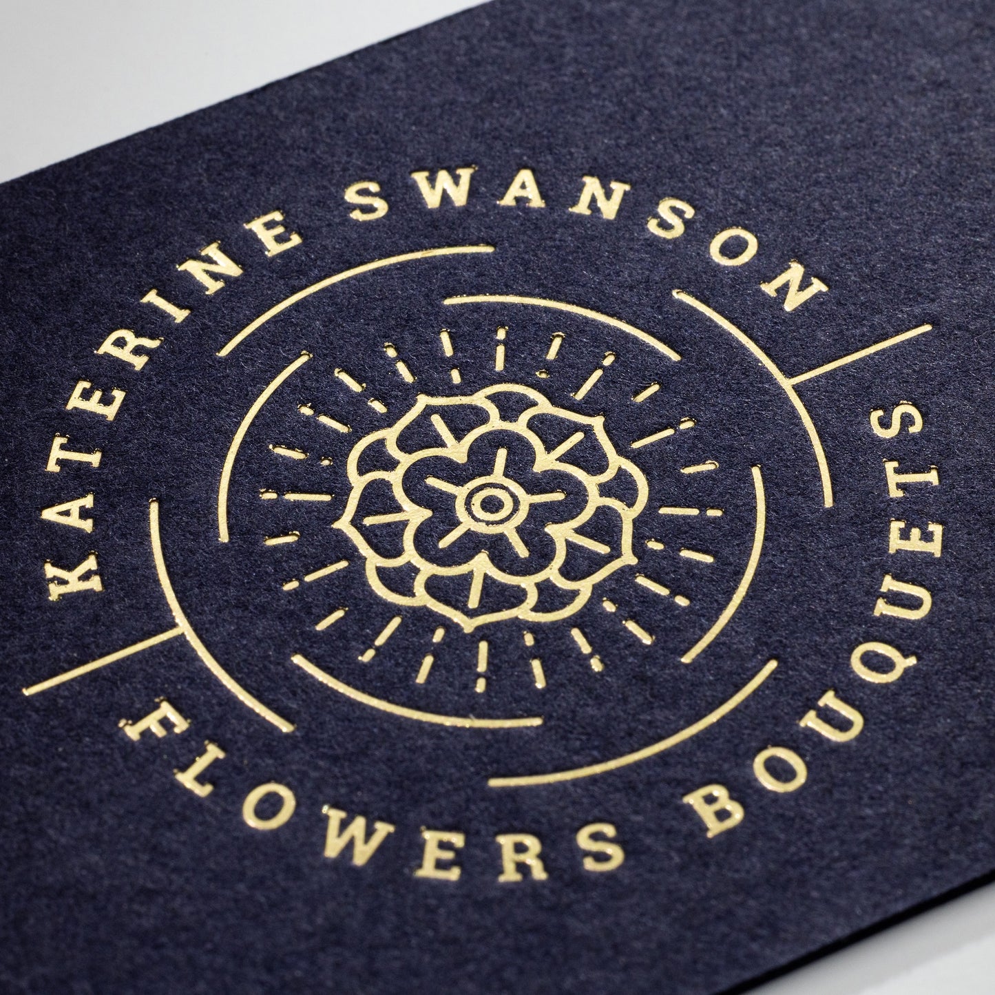 Gmund Cotton Visitenkarten mit Heißfolienprägung: Beispiel KATERINE SWANSON