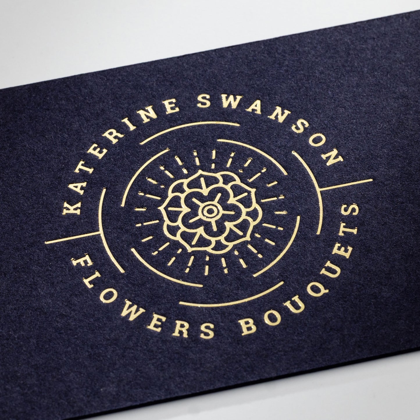 Gmund Cotton Visitenkarten mit Heißfolienprägung: Beispiel KATERINE SWANSON