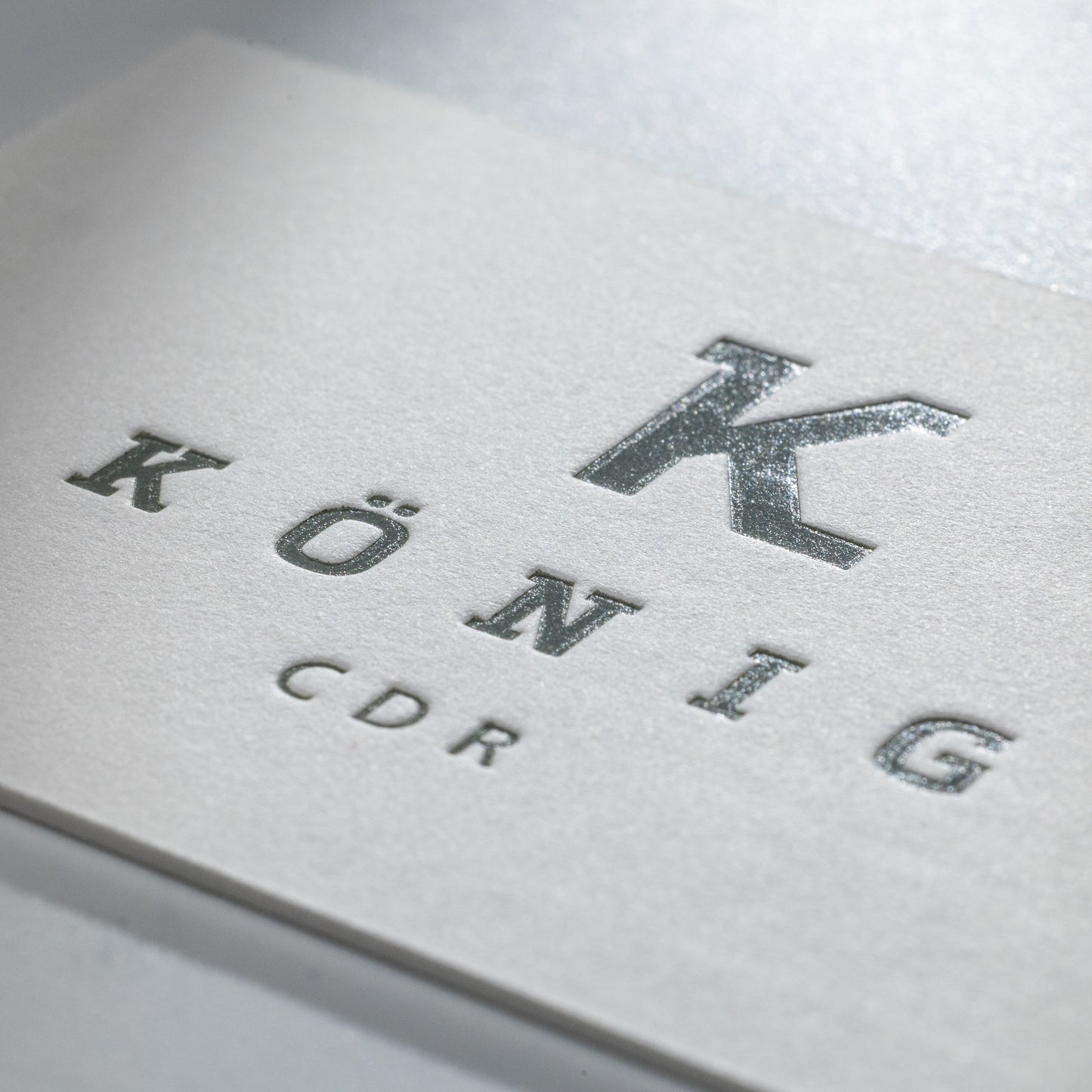 Gmund Cotton Visitenkarten mit Heißfolienprägung: Beispiel KÖNIG CDR - 2