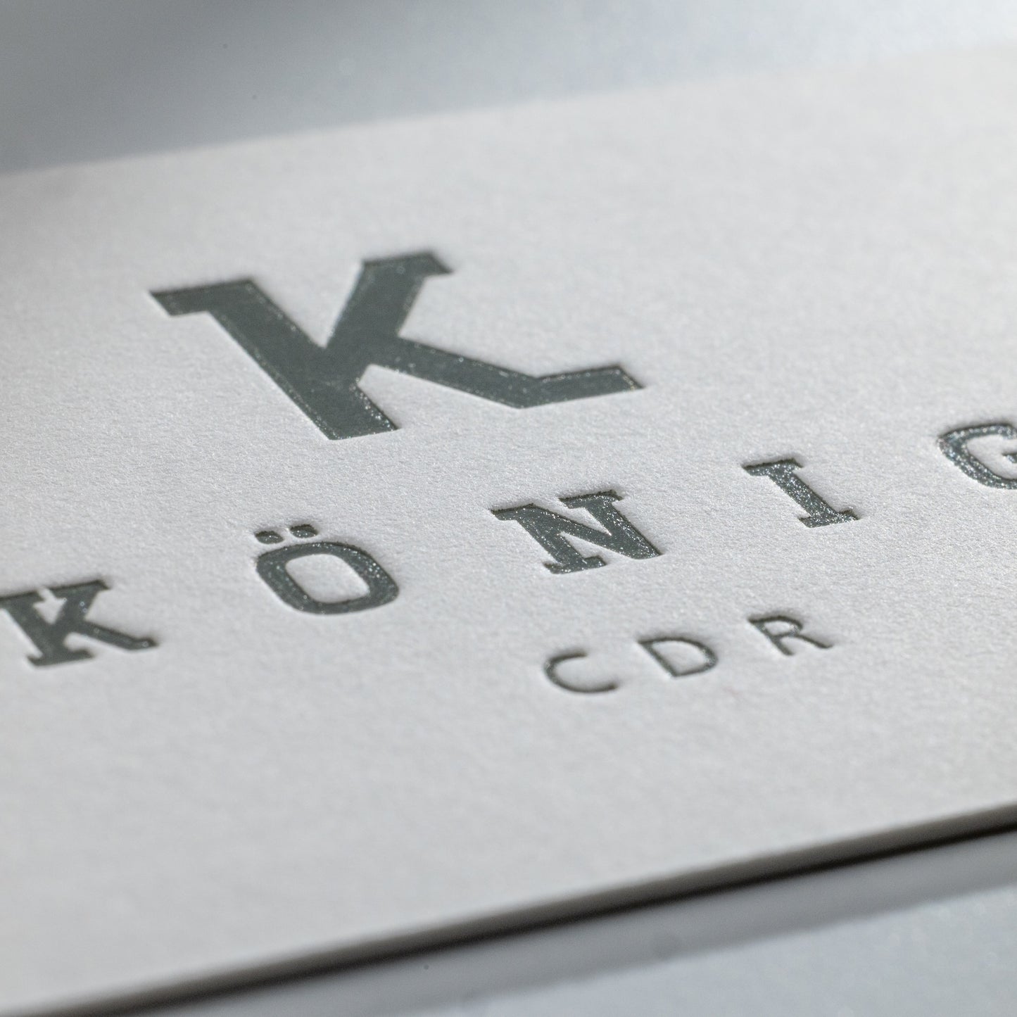 Gmund Cotton Visitenkarten mit Heißfolienprägung: Beispiel KÖNIG CDR - 2