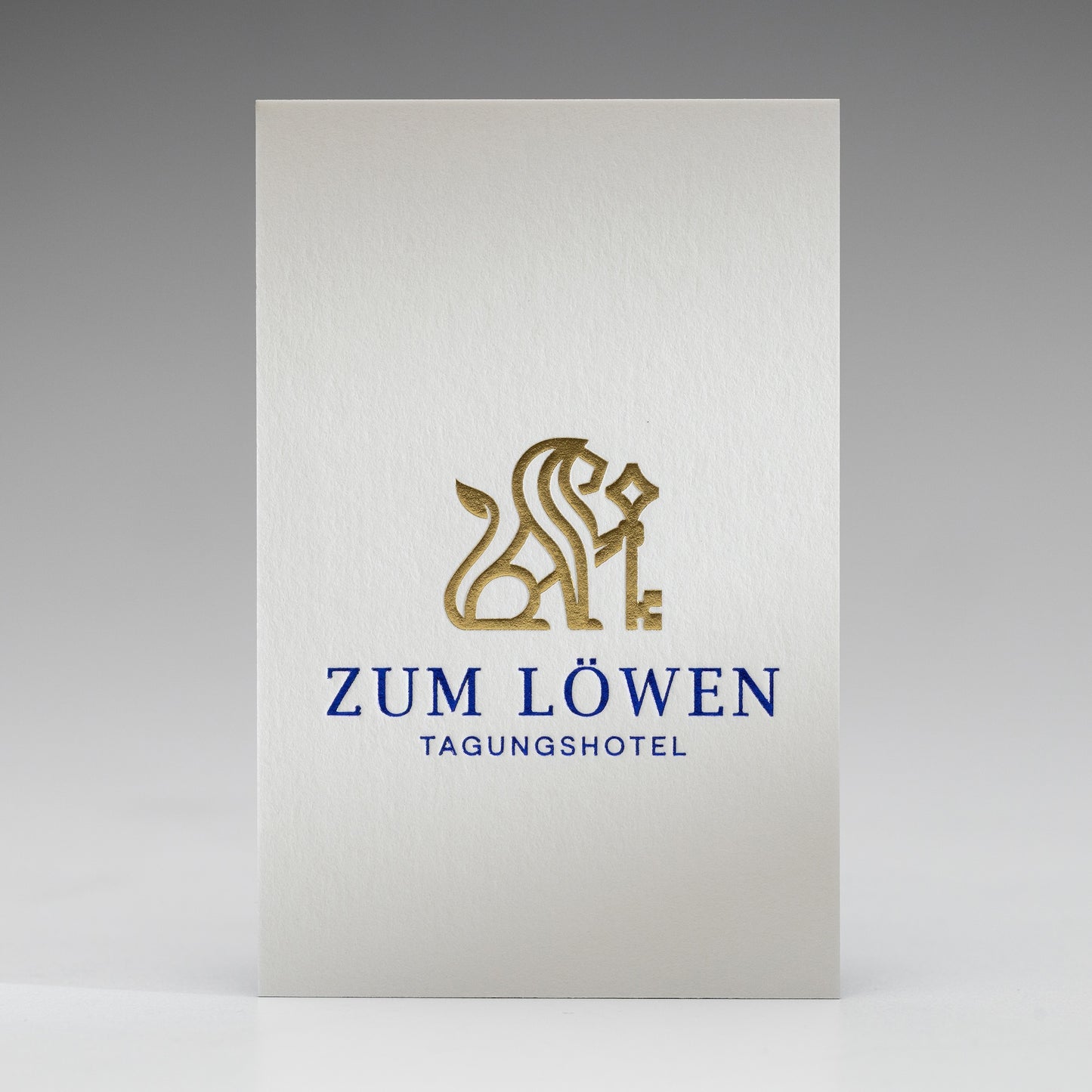 Colorplan mit Heißfolienrelief-Prägung: Beispiel ZUM LÖWEN