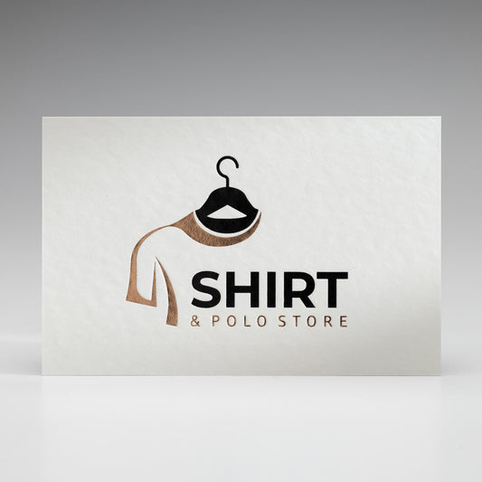 Visitenkarte auf gehämmertem Karton mit Heißfolienprägung: Beispiel SHIRT & POLO STORE