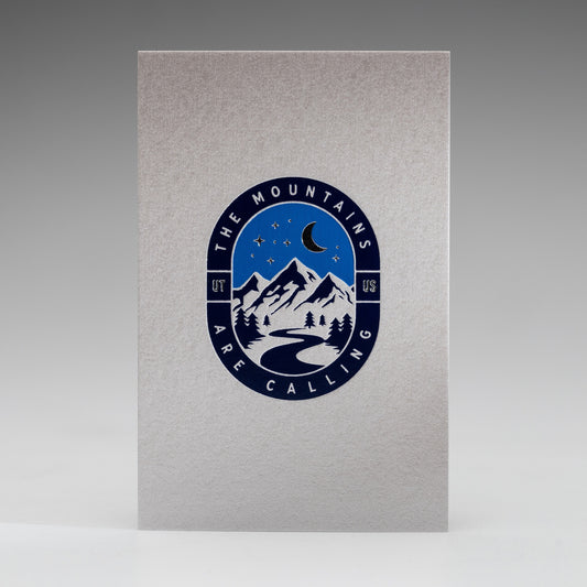 Gmund Upgrade, Visitenkarte mit glänzender Heißfolienprägung: Beispiel The Mountains are Calling